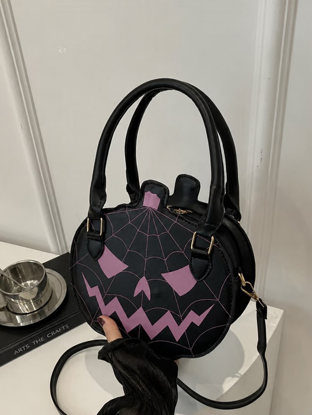 Halloween Pumpkin Face Black and Purple Round Handbag with Strap